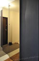 шкаф в прихожую: раздвижные двери - зеркала и шпонированная распашная дверь