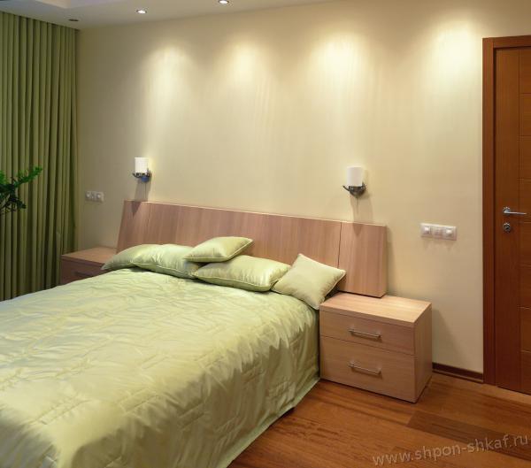 Спальня: кровать, тумбы из шпона анегри